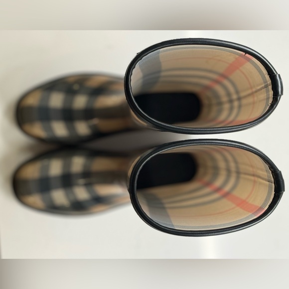 Burberry house check tall rain boot - Picture 3 of 10